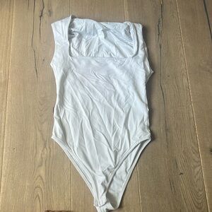 white zara women’s body suit
